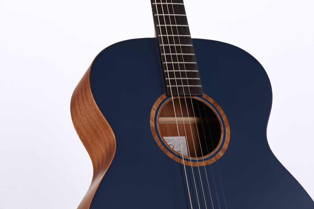 VEELAH V1 SERIES GUITAR - ACOUSTIC OM, SOLID TOP - NAVY SPRUCE W/ VEELAH LUXURY PADDED GIG BAG
