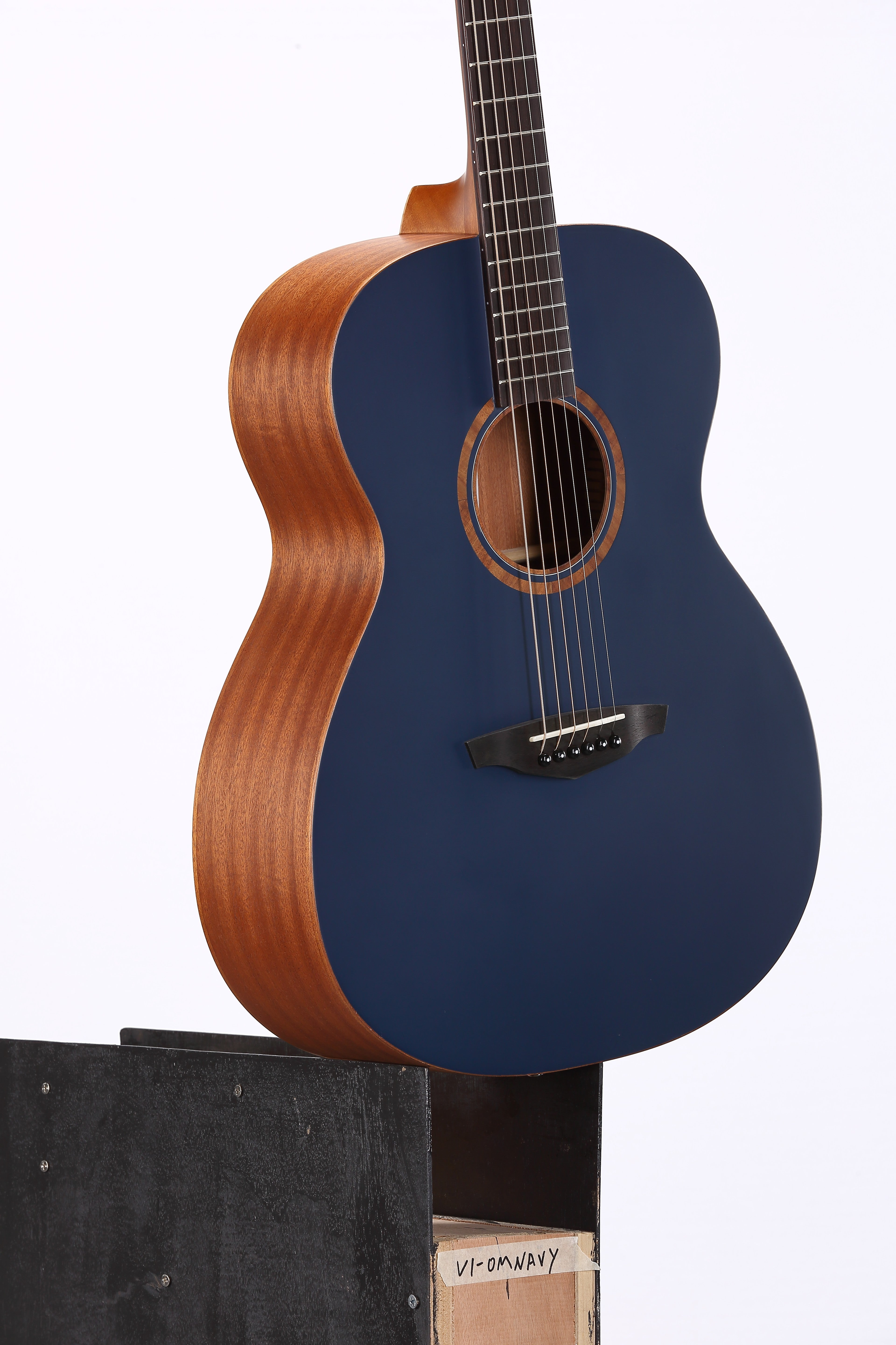 VEELAH V1 SERIES GUITAR - ACOUSTIC OM, SOLID TOP - NAVY SPRUCE W/ VEELAH LUXURY PADDED GIG BAG