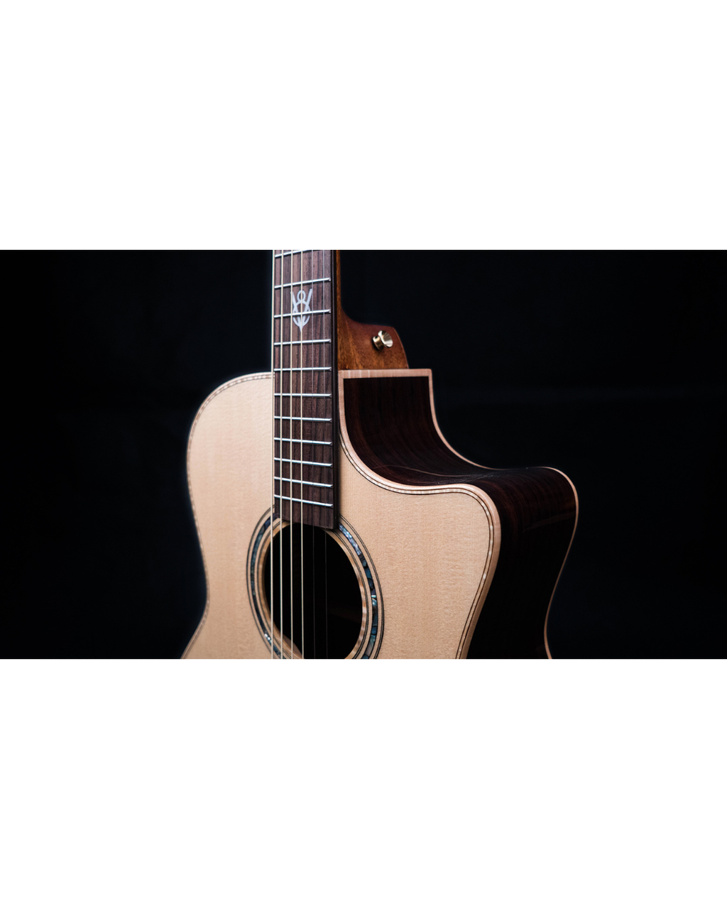 VEELAH V8 SERIES GUITAR - ALL SOLID ACOUSTIC GA WITH CUTAWAY, SOLID TOP, BACK & SIDES, SITKA SPRUCE W/ VEELAH LUXURY PADDED GIG BAG