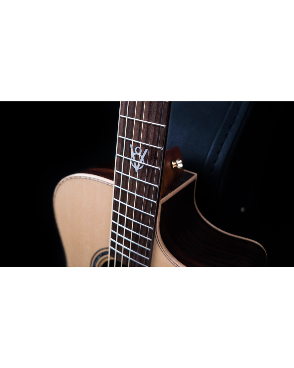VEELAH V8 SERIES GUITAR - ALL SOLID ACOUSTIC GA WITH CUTAWAY, SOLID TOP, BACK & SIDES, SITKA SPRUCE W/ VEELAH LUXURY PADDED GIG BAG