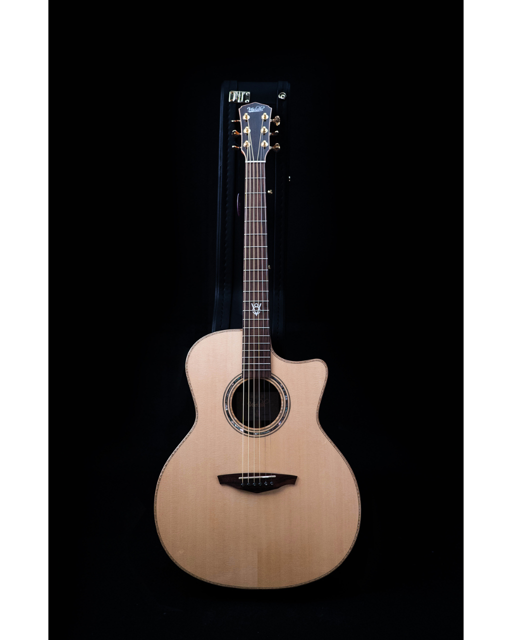 VEELAH V8 SERIES GUITAR - ALL SOLID ACOUSTIC GA WITH CUTAWAY, SOLID TOP, BACK & SIDES, SITKA SPRUCE W/ VEELAH LUXURY PADDED GIG BAG