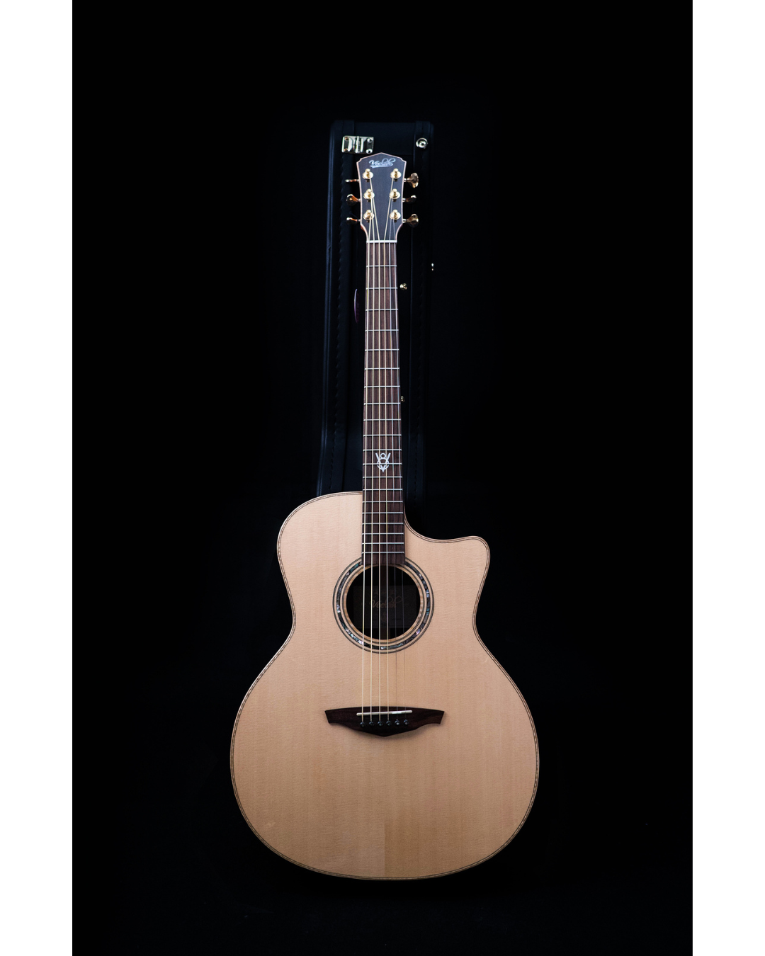 VEELAH V8 SERIES GUITAR - ALL SOLID ACOUSTIC GA WITH CUTAWAY, SOLID TOP, BACK & SIDES, SITKA SPRUCE W/ VEELAH LUXURY PADDED GIG BAG