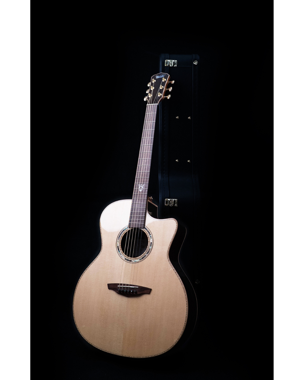 VEELAH V8 SERIES GUITAR - ALL SOLID ACOUSTIC GA WITH CUTAWAY, SOLID TOP, BACK & SIDES, SITKA SPRUCE W/ VEELAH LUXURY PADDED GIG BAG