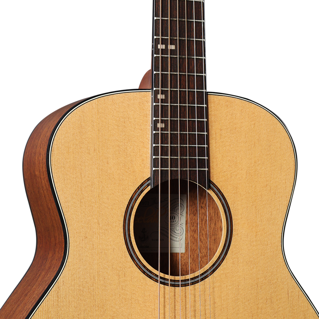 VEELAH VERO SERIES MINI CAMPER GUITAR, ACOUSTIC, SPRUCE TOP W/ VEELAH PADDED GIG BAG