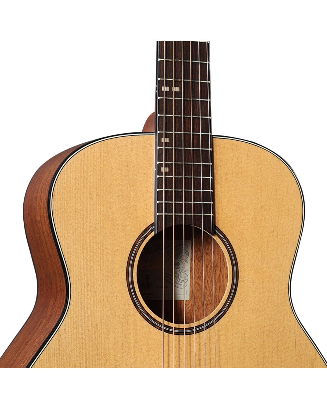 VEELAH VERO SERIES MINI CAMPER GUITAR, ACOUSTIC, SPRUCE TOP W/ VEELAH PADDED GIG BAG