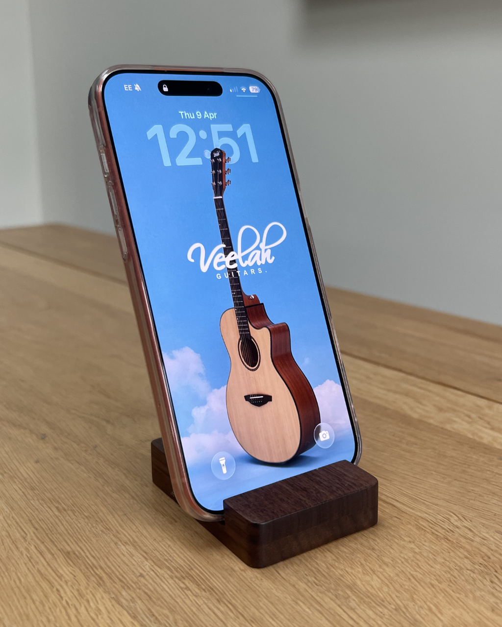 Veelah Guitar FREE Phone Stand