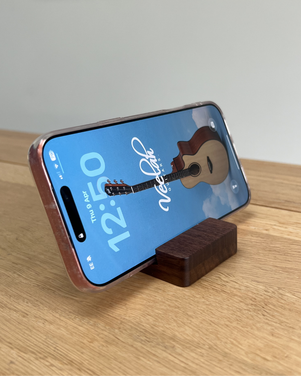 Veelah Guitar FREE Phone Stand